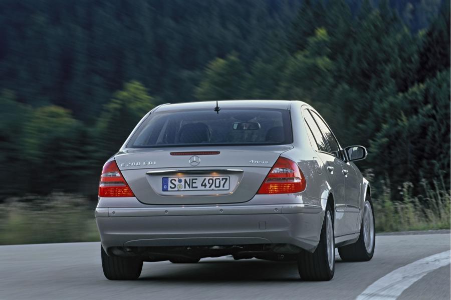  Mercedes-Benz E-Class 2002 года  (фото 32 из 448)